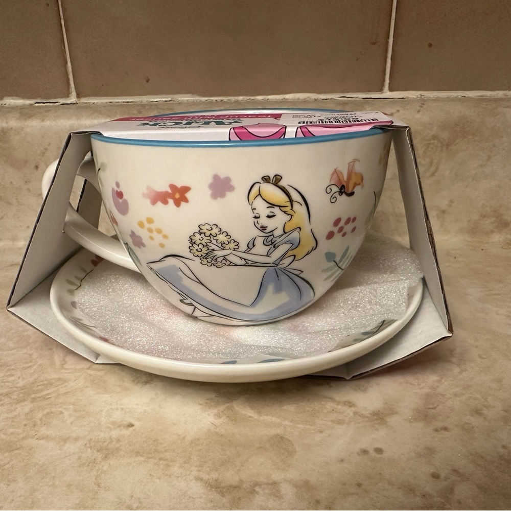 Alice in Wonderland Teacup and Saucer Set